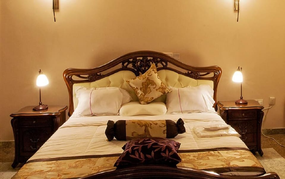 Executive Room | Desk, laptop workspace, blackout drapes, iron/ironing board