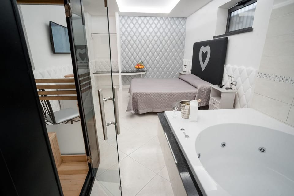 Junior Suite, Jetted Tub | Jetted tub