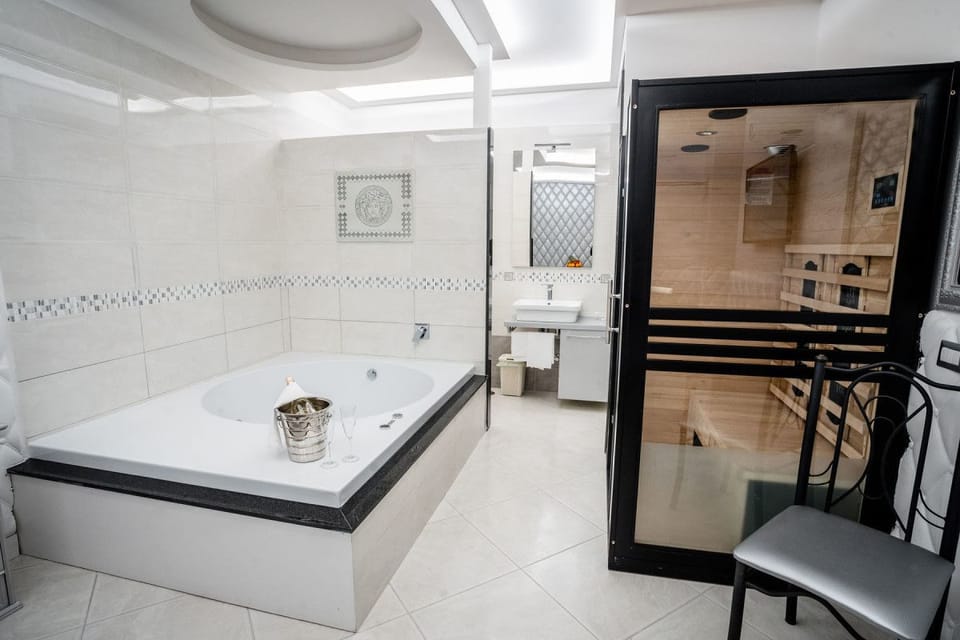Junior Suite, Jetted Tub | Jetted tub