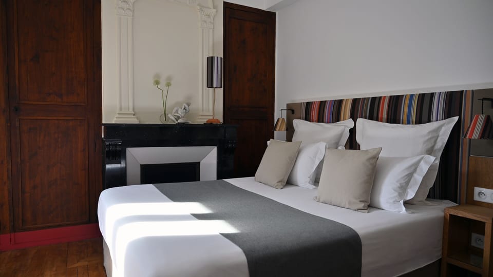 Comfort Double Room, 1 Queen Bed, City View | Egyptian cotton sheets, hypo-allergenic bedding, minibar