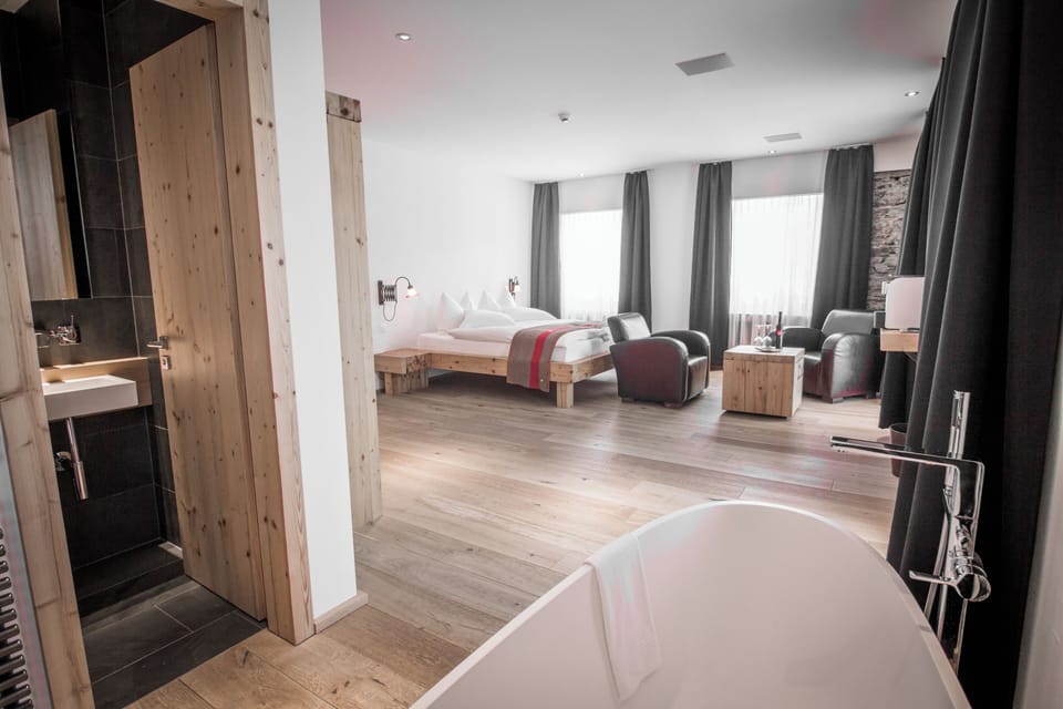 Superior Double Room, Balcony, Valley View | Hypo-allergenic bedding available, minibar, in-room safe