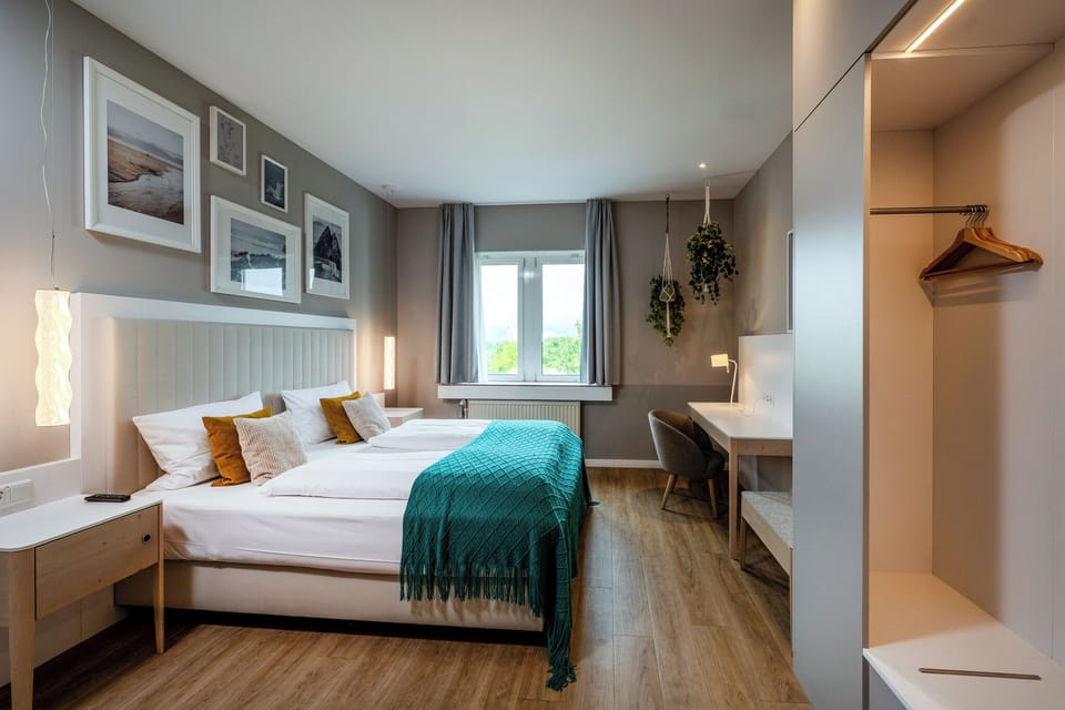 Executive | Frette Italian sheets, premium bedding, in-room safe, desk