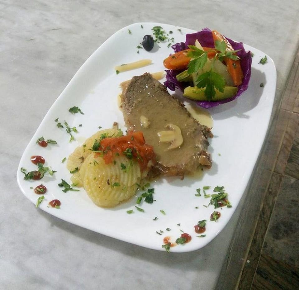 Lunch and dinner served
