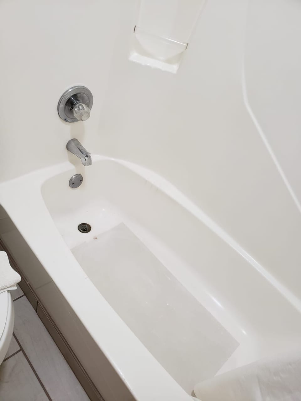 Economy Single Room | Bathroom | Combined shower/tub, towels
