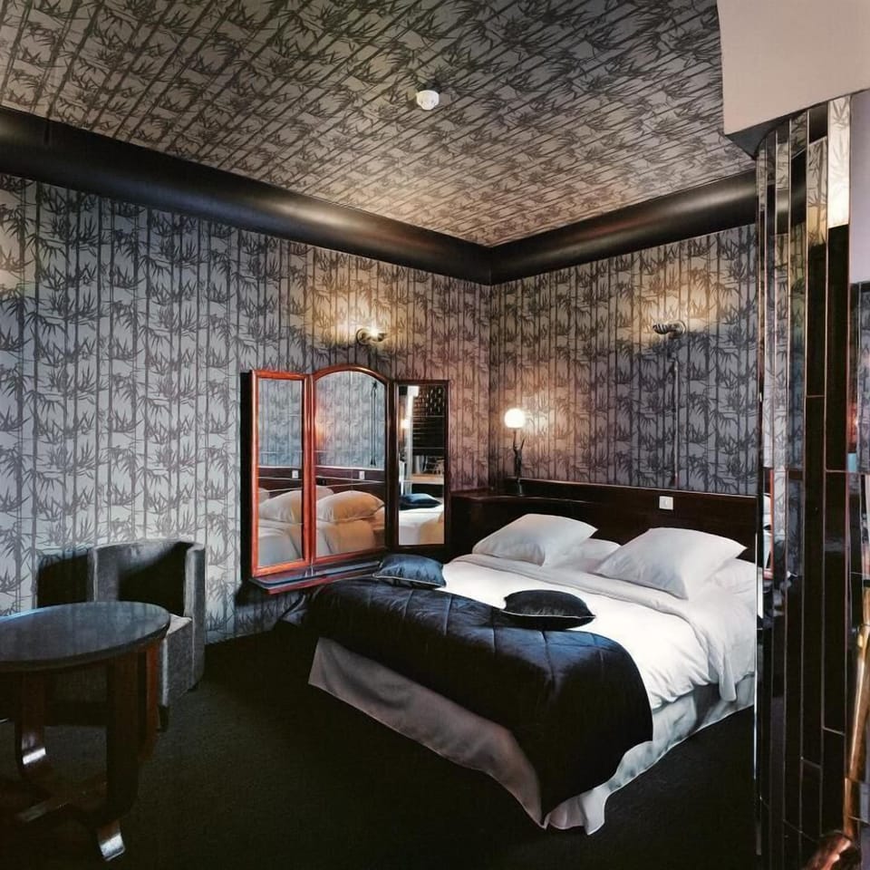 Le Standard Royale | Free WiFi, bed sheets