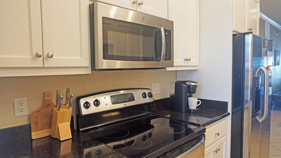 Condo, 2 Bedrooms, 2 Bathrooms | Private kitchen | Full-size fridge, microwave, oven, stovetop