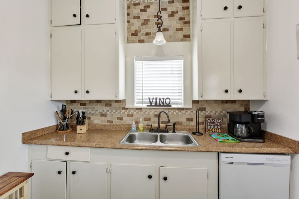 Standard House, 3 Bedrooms, Kitchen, Beachside | Private kitchen | Full-size fridge, microwave, oven, stovetop