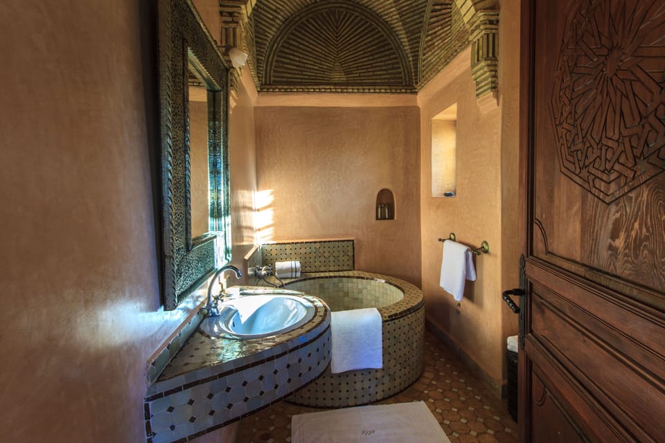 Room (Fassia) | Bathroom | Free toiletries, hair dryer, towels, soap