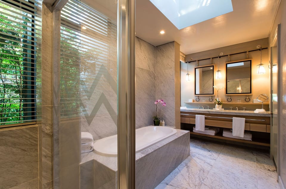 Luxury Lodge | Bathroom | Combined shower/tub, deep soaking tub, rainfall showerhead