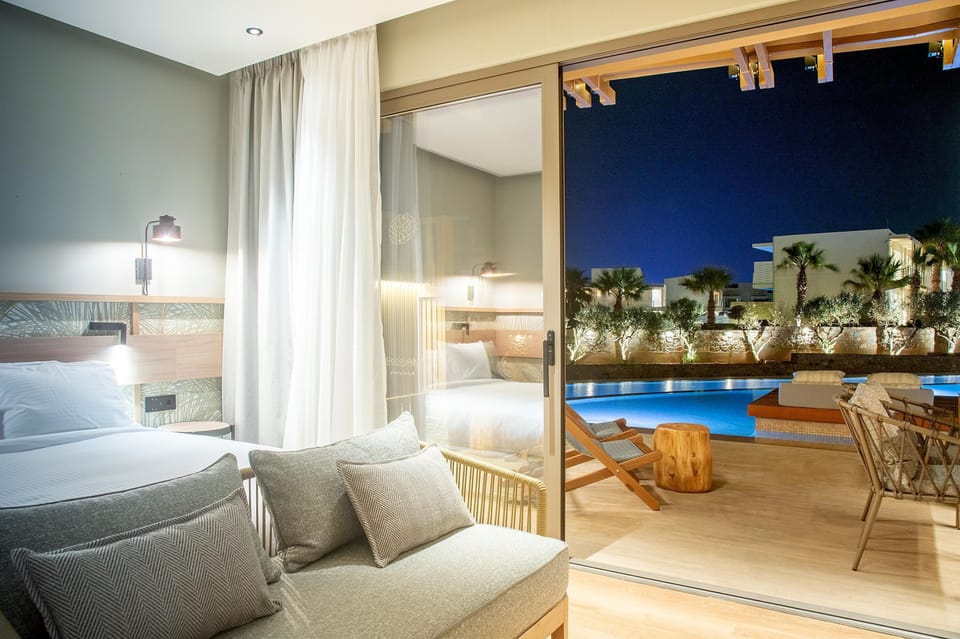 Classic Double Room (with Pool Access) | Free minibar, in-room safe, desk, blackout drapes