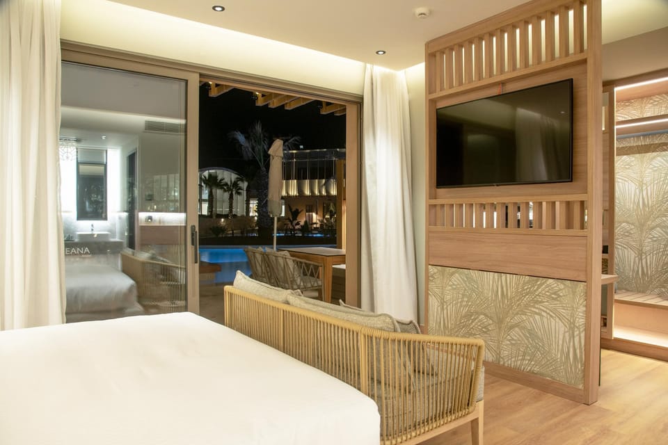 Classic Double Room (with Pool Access) | Free minibar, in-room safe, desk, blackout drapes
