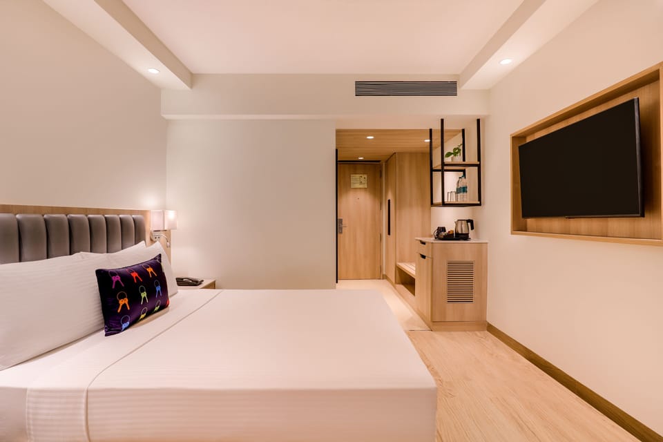 Deluxe Double Room | Minibar, in-room safe, iron/ironing board, free WiFi