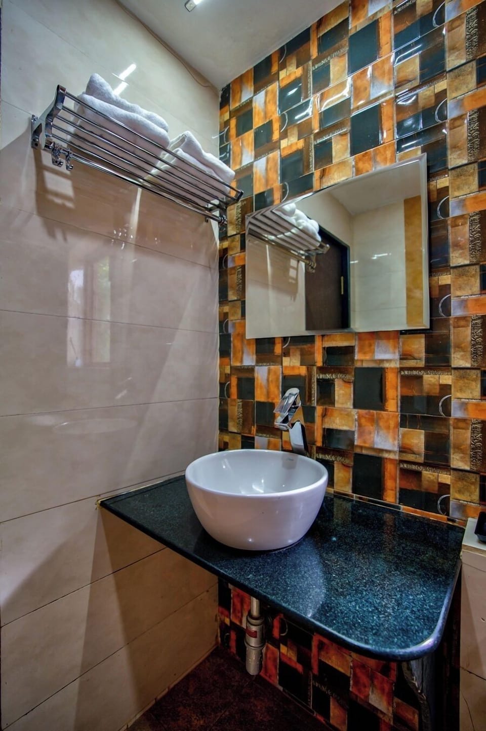 Wooden Cottage | Bathroom | Shower, rainfall showerhead, towels
