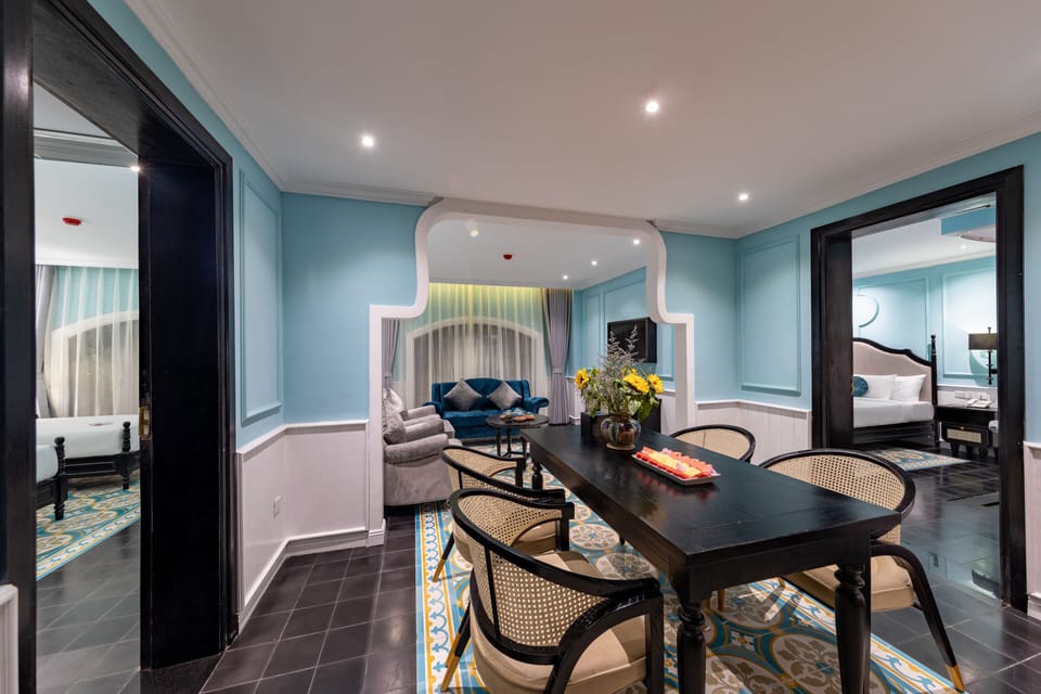 Two Bedroom Apartment City View | In-room dining