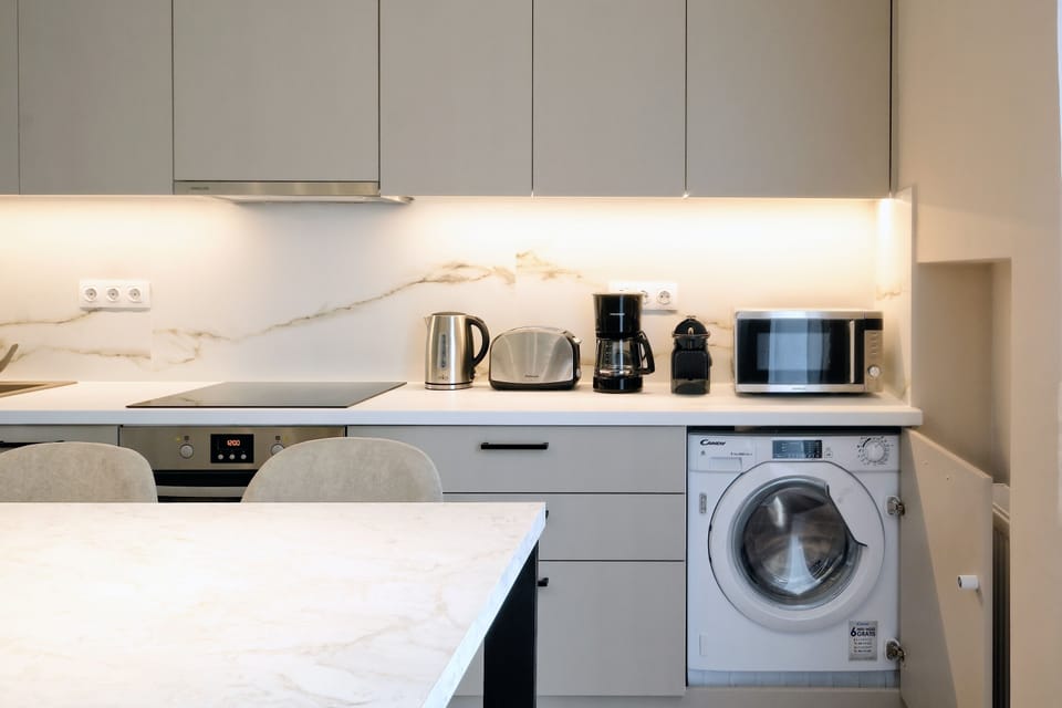 Superior Apartment, 4 Bedrooms, Balcony | Laundry