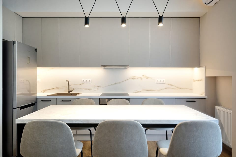 Superior Apartment, 4 Bedrooms, Balcony | In-room dining