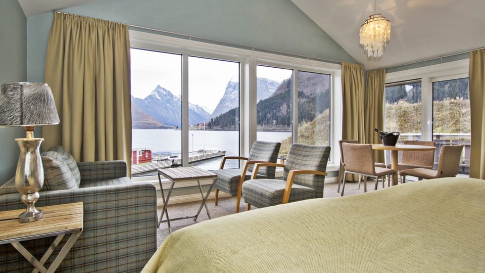 Panoramic Studio Suite | Individually decorated, individually furnished, blackout drapes