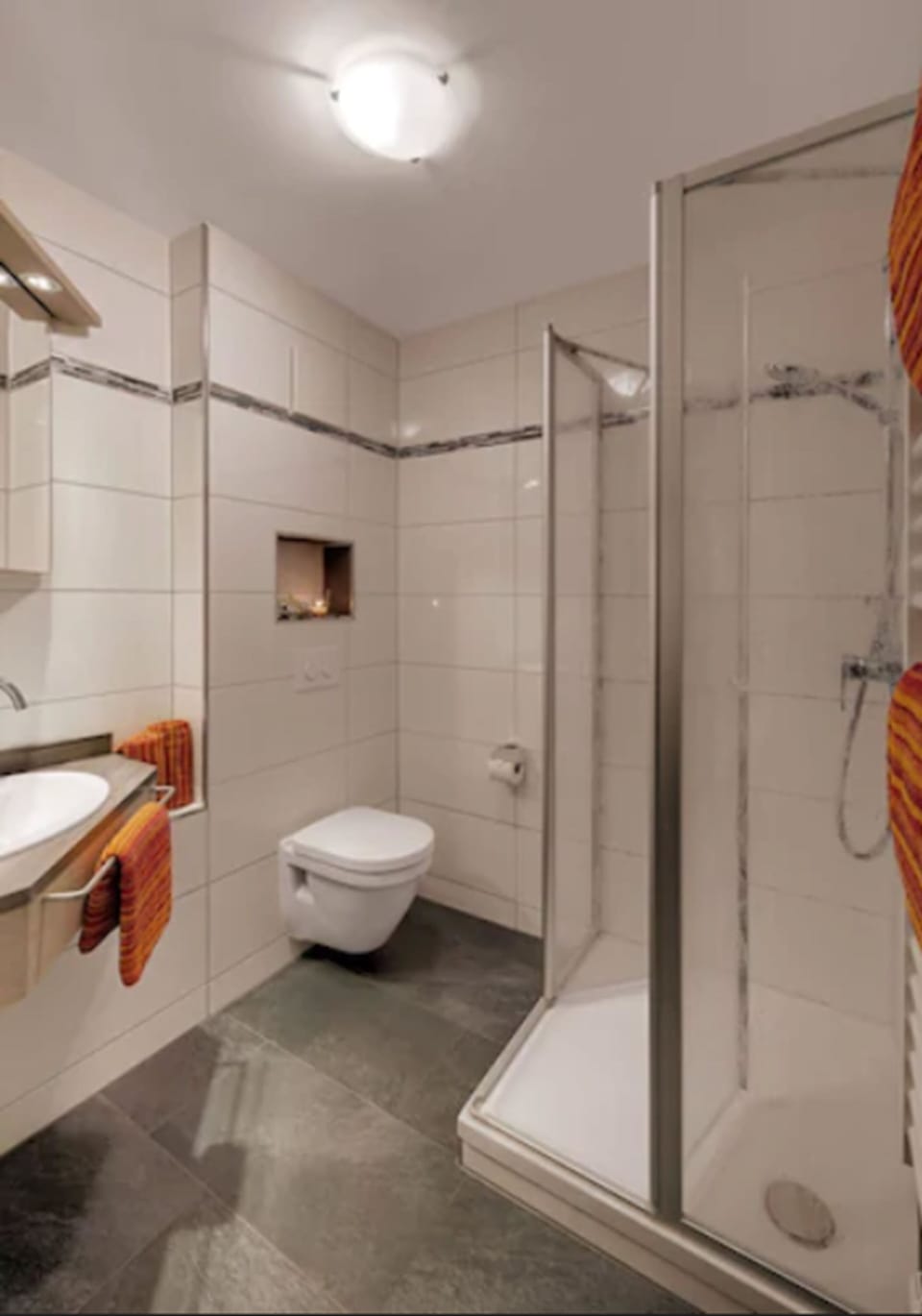 Standard Double Room, 1 Bedroom, Non Smoking, Refrigerator | Bathroom | Shower, hair dryer, towels, soap