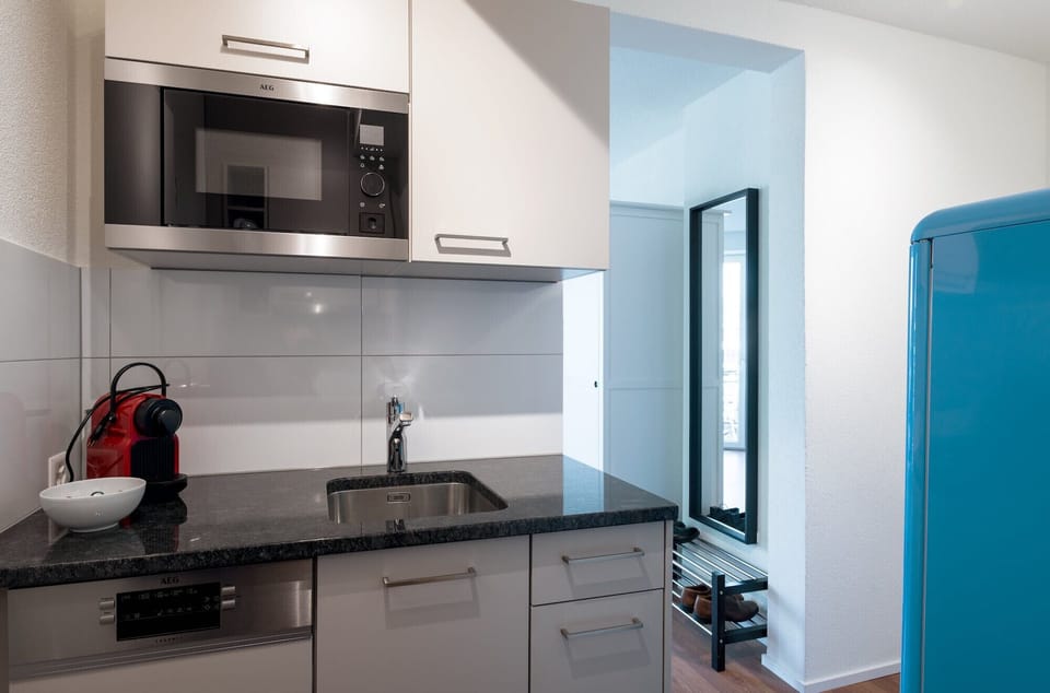Studio, Kitchen | Private kitchen | Microwave, dishwasher, coffee/tea maker, highchair