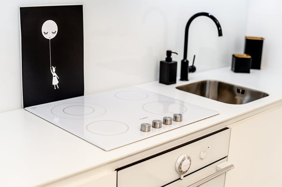 City Apartment | Private kitchenette | Fridge, oven, stovetop, dishwasher