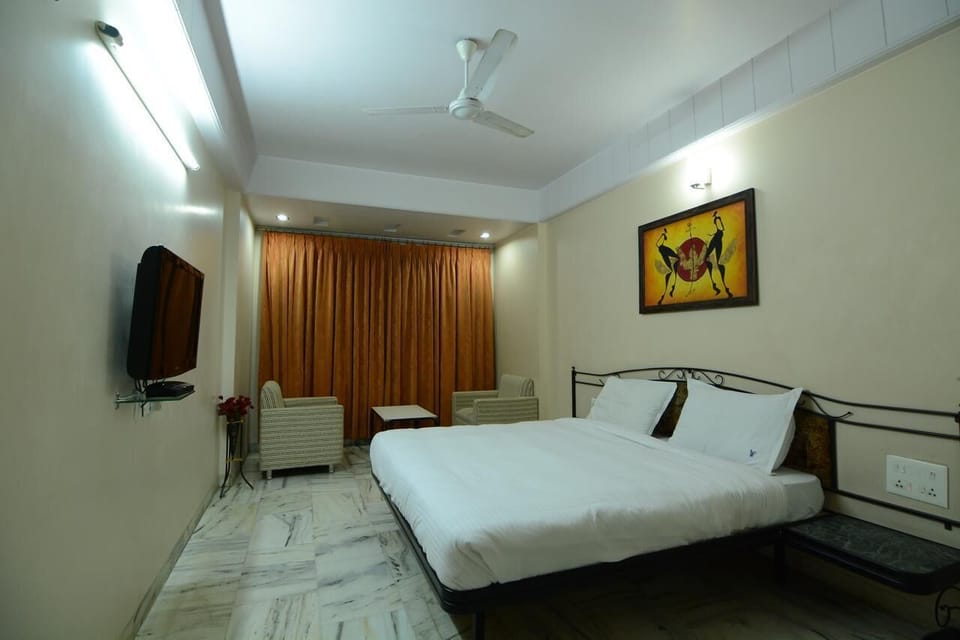 Executive Room, 1 King Bed | Free WiFi