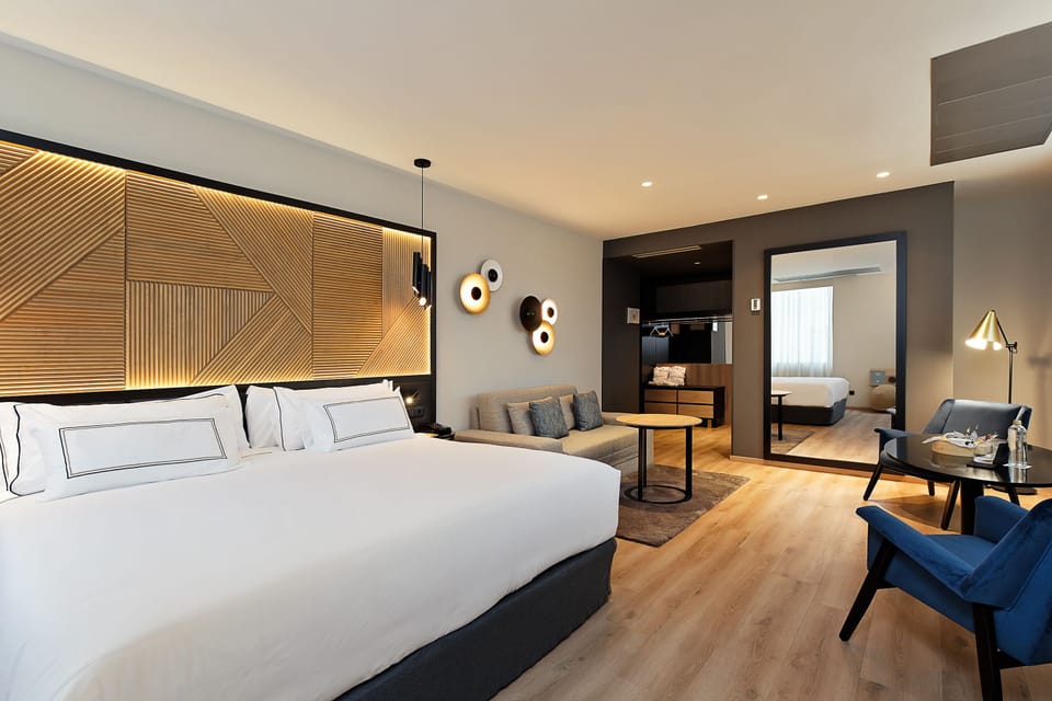 Premium bedding, down comforters, minibar, in-room safe