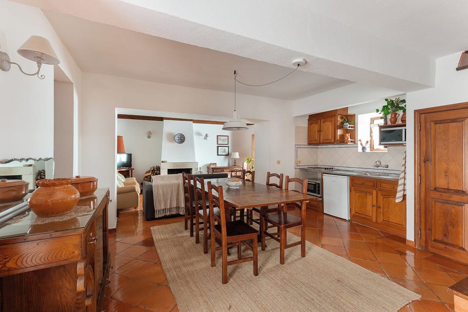 Family Apartment, 2 Bedrooms (T2) | Private kitchen | Electric kettle, highchair