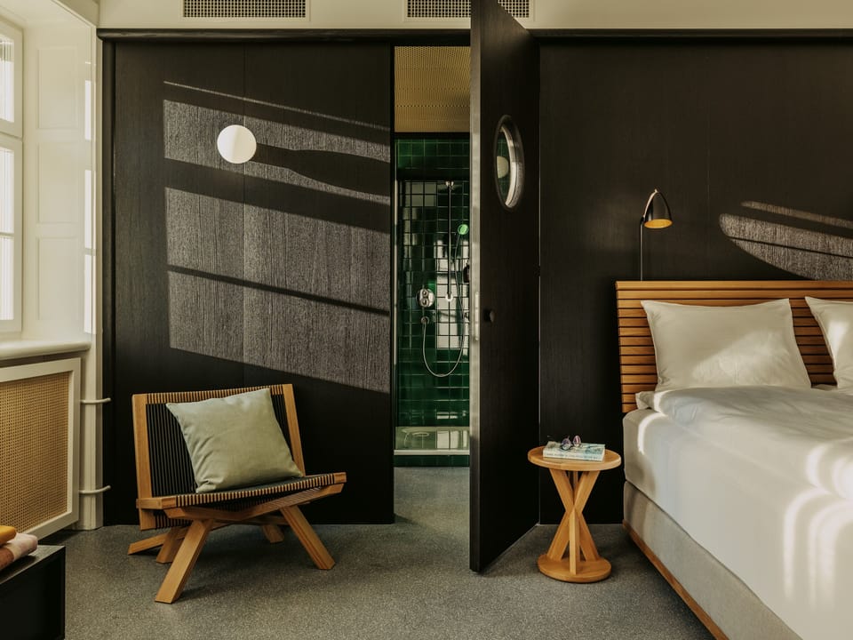 Corner Room | Hypo-allergenic bedding, in-room safe, desk, laptop workspace