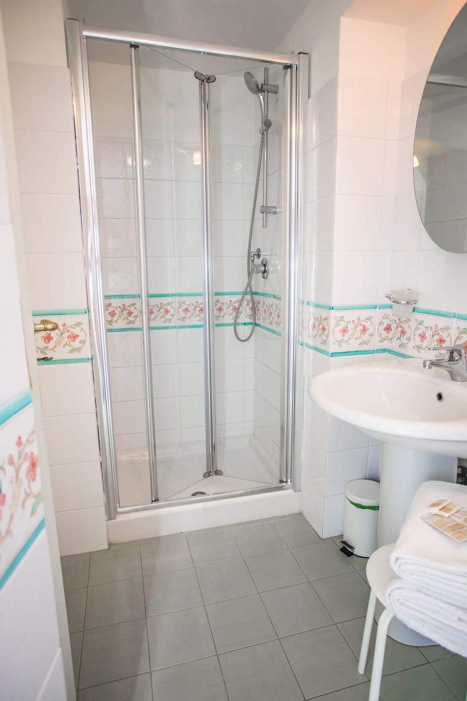 Comfort Double Room, 1 Bedroom | Bathroom | Shower, free toiletries, hair dryer, bathrobes