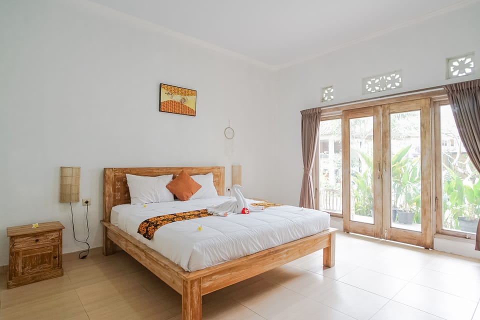 Standard Room | Minibar, desk, bed sheets