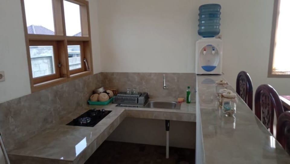 Gatot Kaca / Cottage | Free WiFi, bed sheets