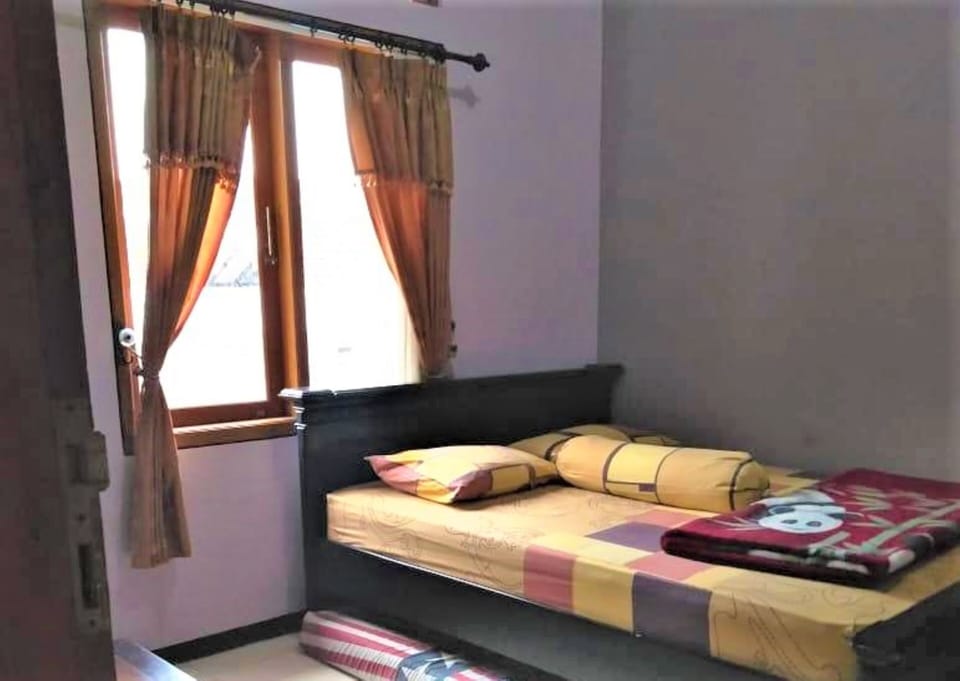 Standard Double Room | Free WiFi, bed sheets