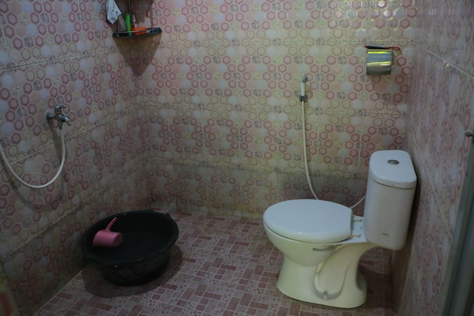Shower, rainfall showerhead, towels