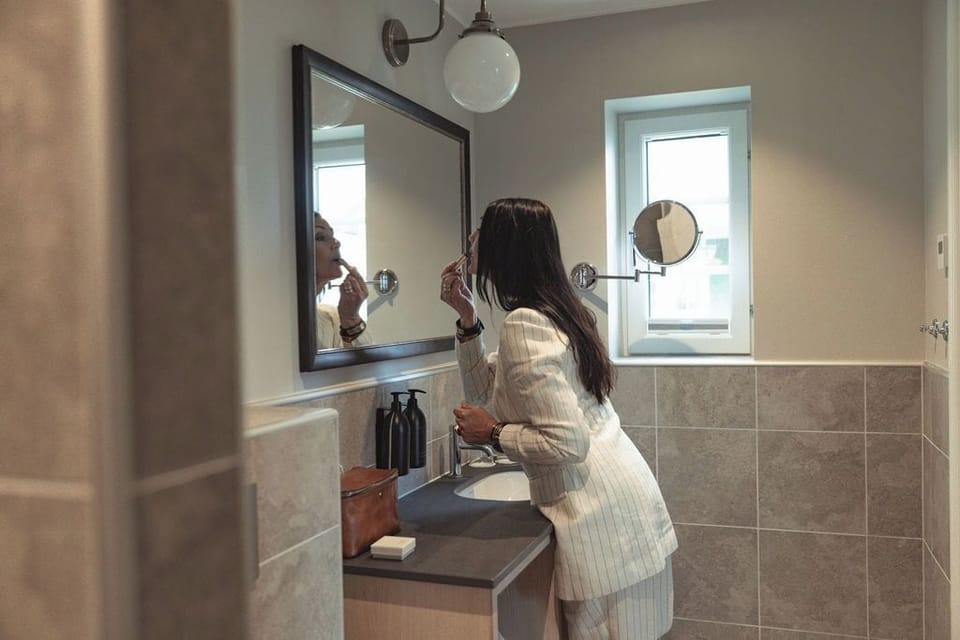 Deluxe Double Room | Bathroom | Shower, hair dryer, towels, soap