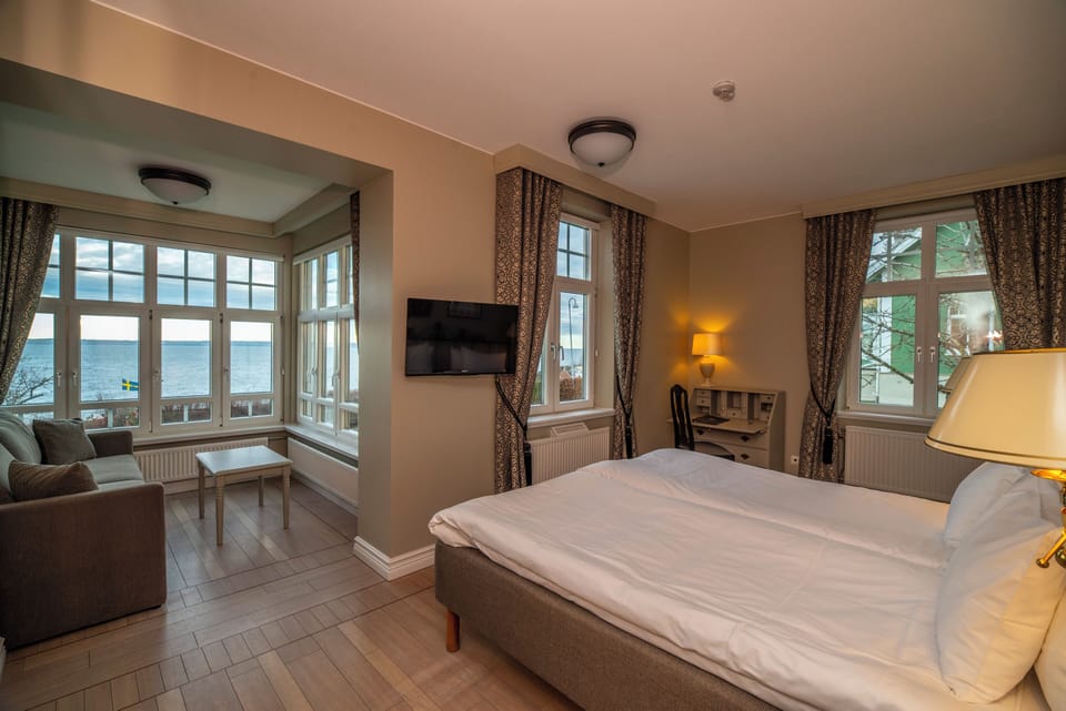 Double Room in Villa with Sea View | In-room safe, laptop workspace, blackout drapes, iron/ironing board