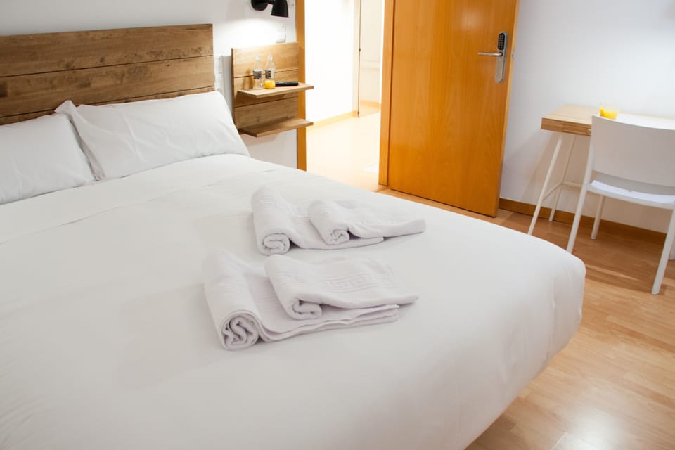 Comfort Double Room | Desk, laptop workspace, blackout drapes, free WiFi