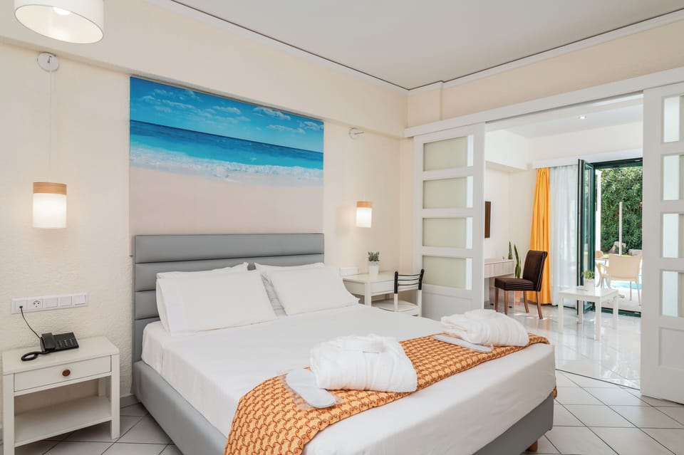 Exclusive Studio Suite (Swim up) | In-room safe, laptop workspace, blackout drapes, soundproofing