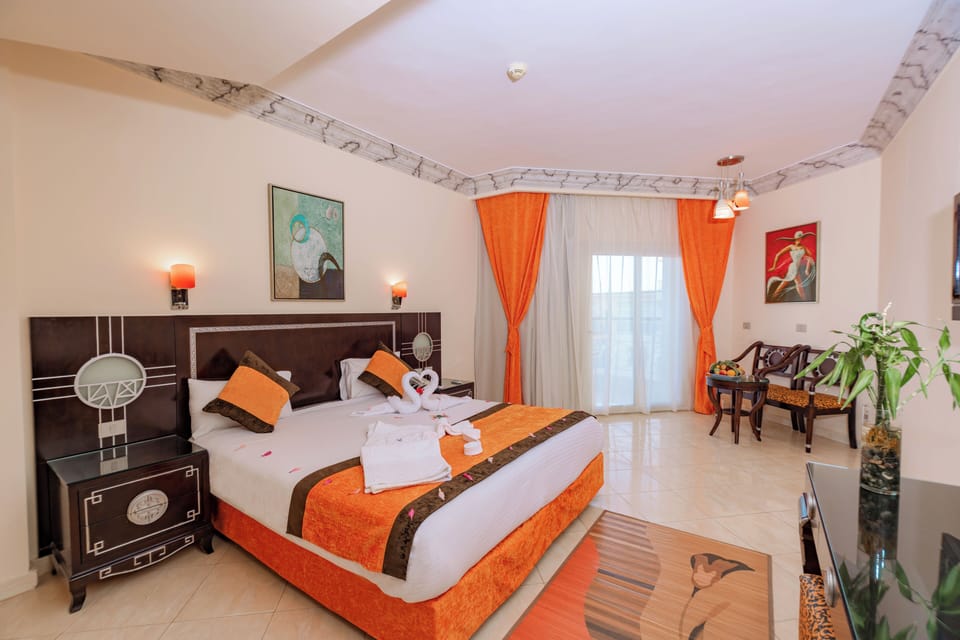 Premium bedding, in-room safe, desk, iron/ironing board