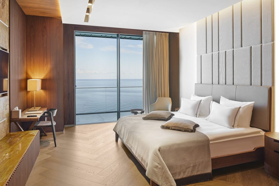 Free minibar items, in-room safe, laptop workspace, blackout drapes