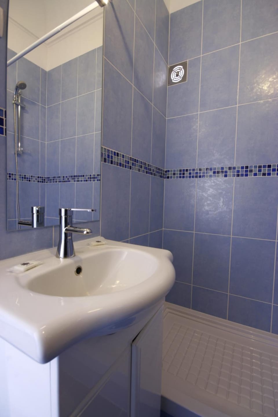 Shower, hair dryer, towels, toilet paper