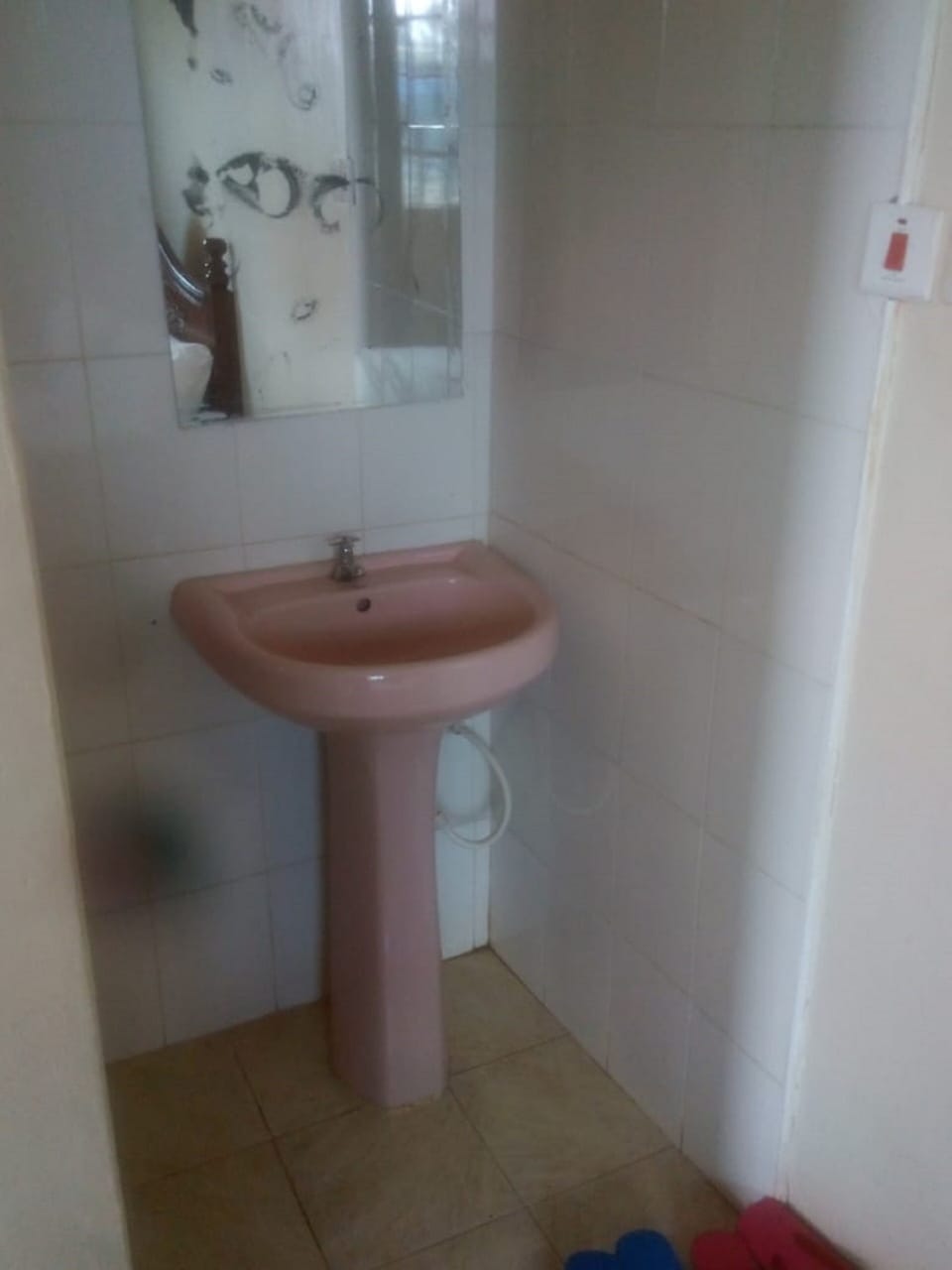 Bathroom sink