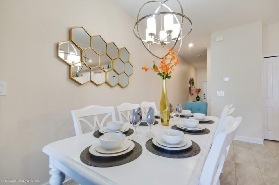 Townhome, 4 Bedrooms | In-room dining