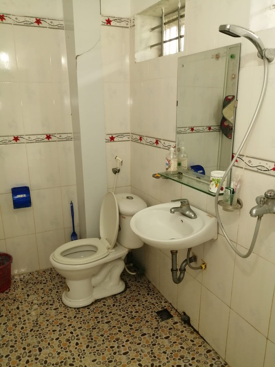 Shower, hair dryer, bathrobes, slippers