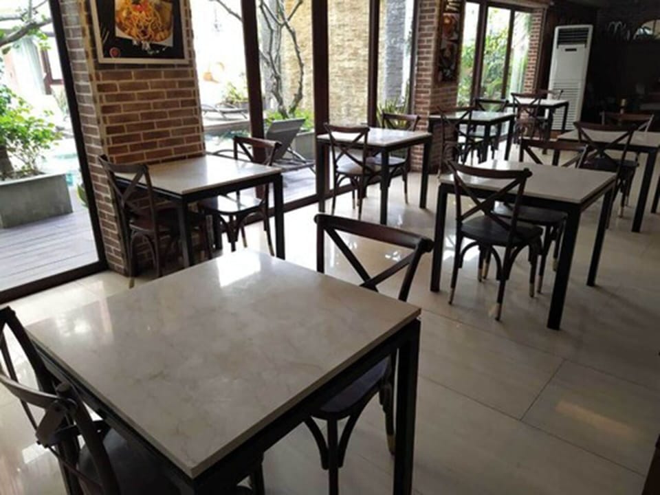 Breakfast, lunch, dinner served; pool views