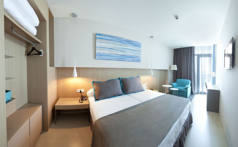 In-room safe, desk, laptop workspace, soundproofing