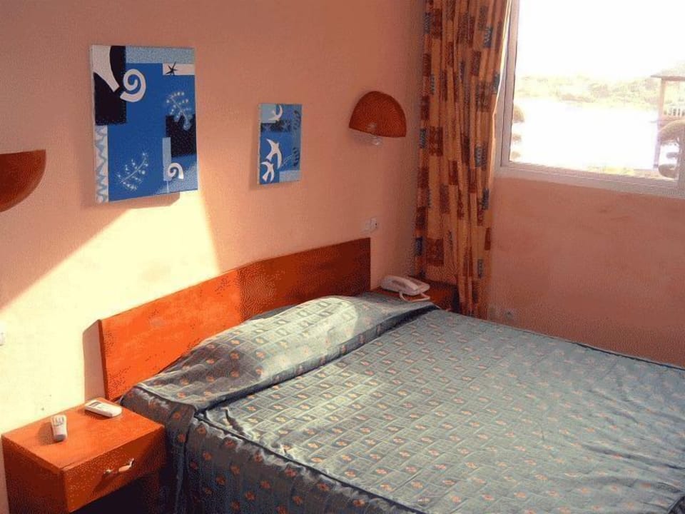 Desk, blackout drapes, WiFi (free), bed sheets