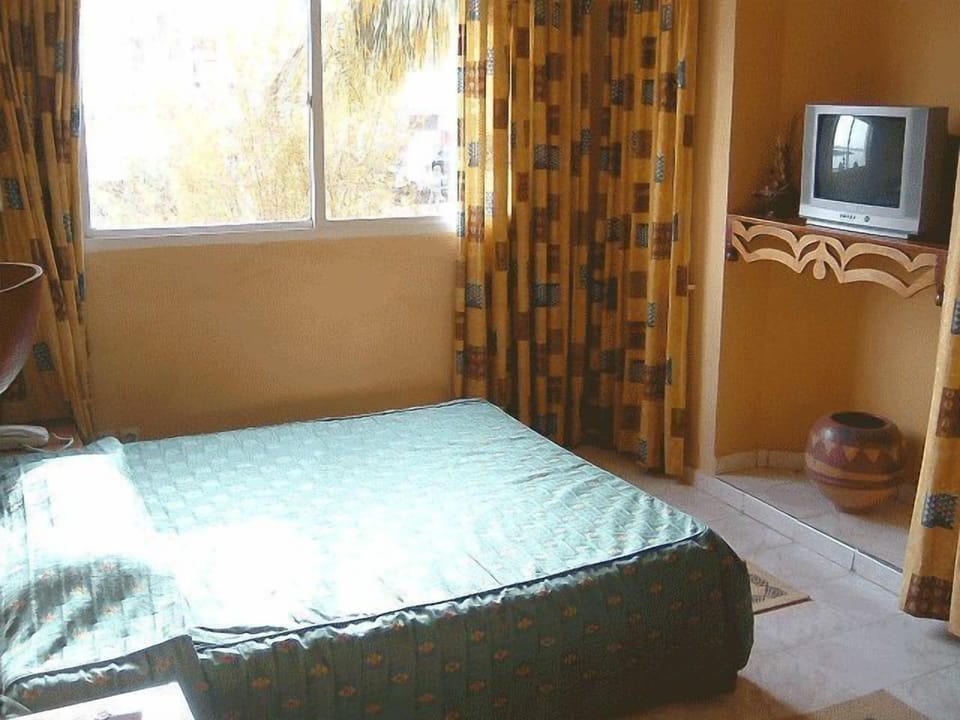  Double standard  | Desk, blackout drapes, WiFi (free), bed sheets