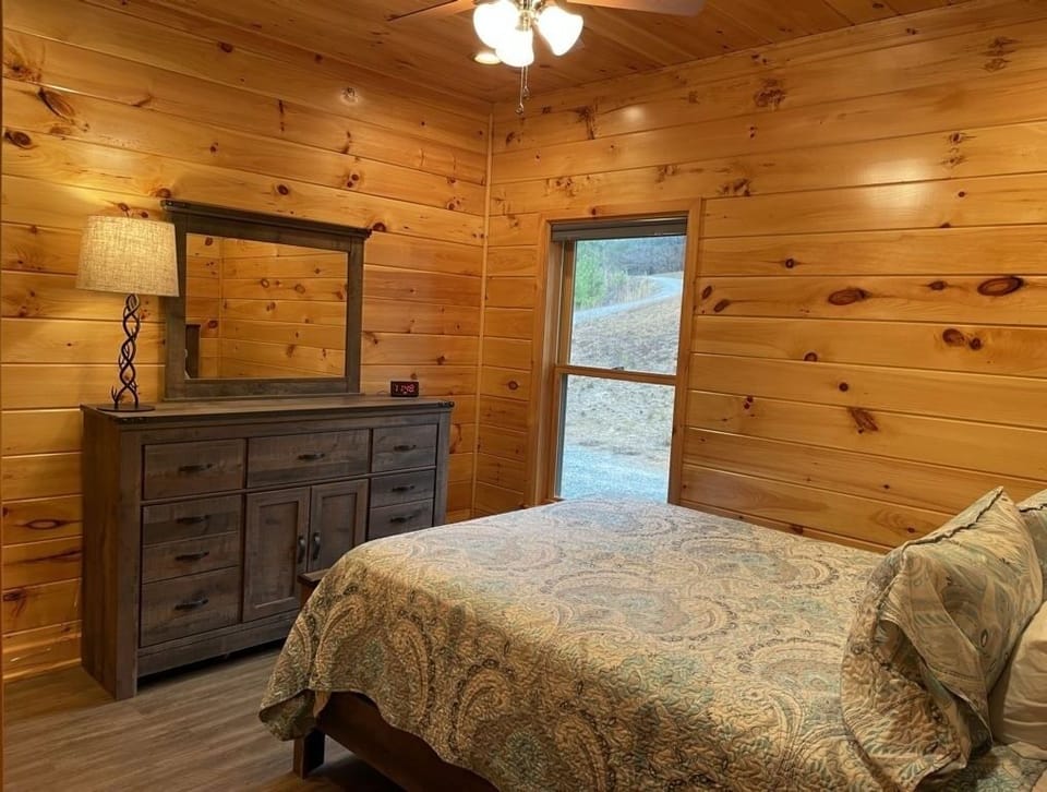 Cabin, 2 Bedrooms | 2 bedrooms, iron/ironing board, WiFi (free), bed sheets