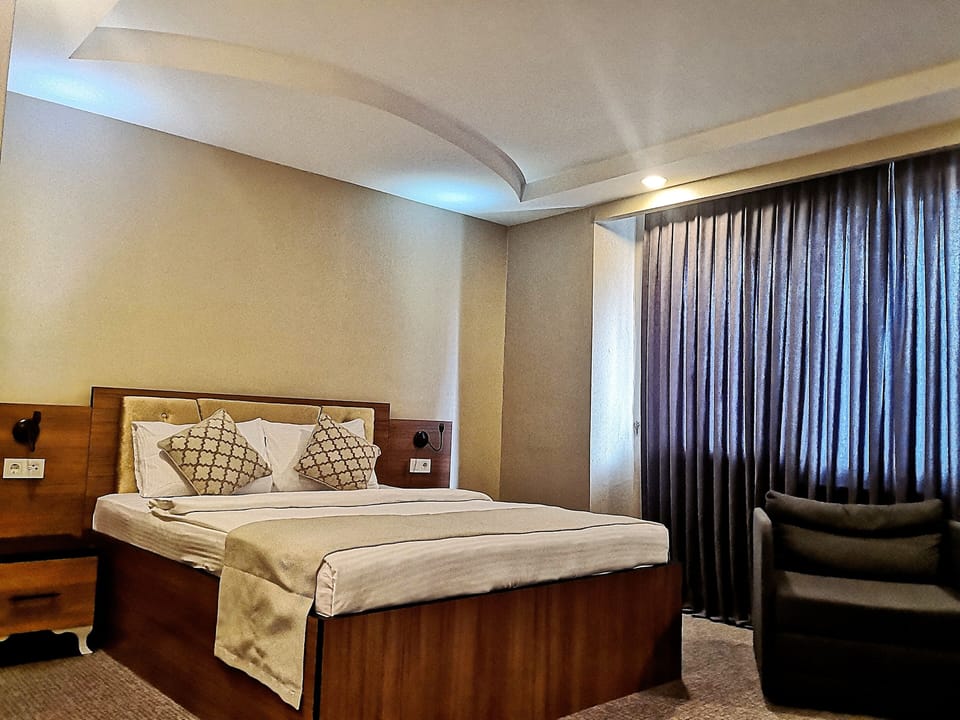Single Room | Minibar, laptop workspace, blackout drapes, soundproofing