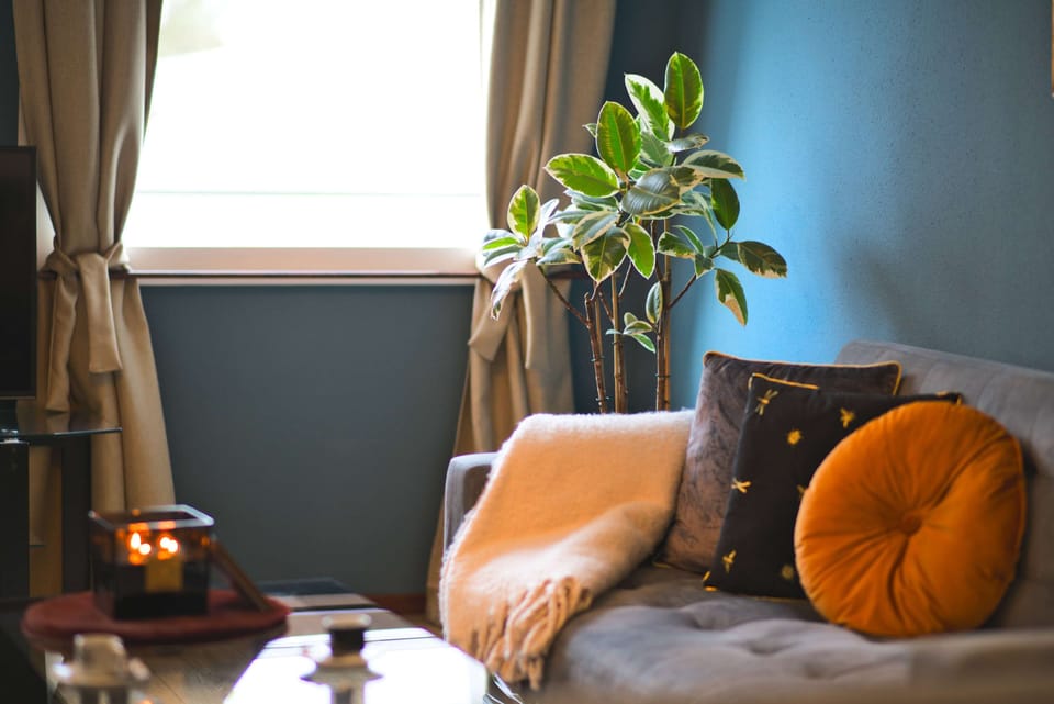 Suite, 1 Queen Bed | Living area | TV, pay movies